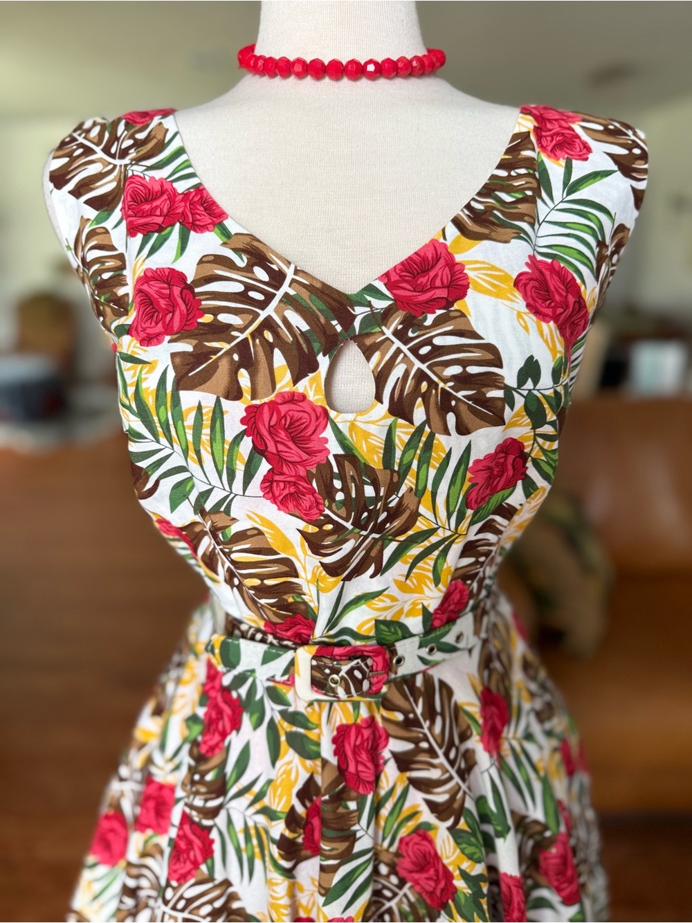 🌺 Tropical Floral Fit-and-Flare Retro Hawaiian Pinup Dress - Picture 4 of 16